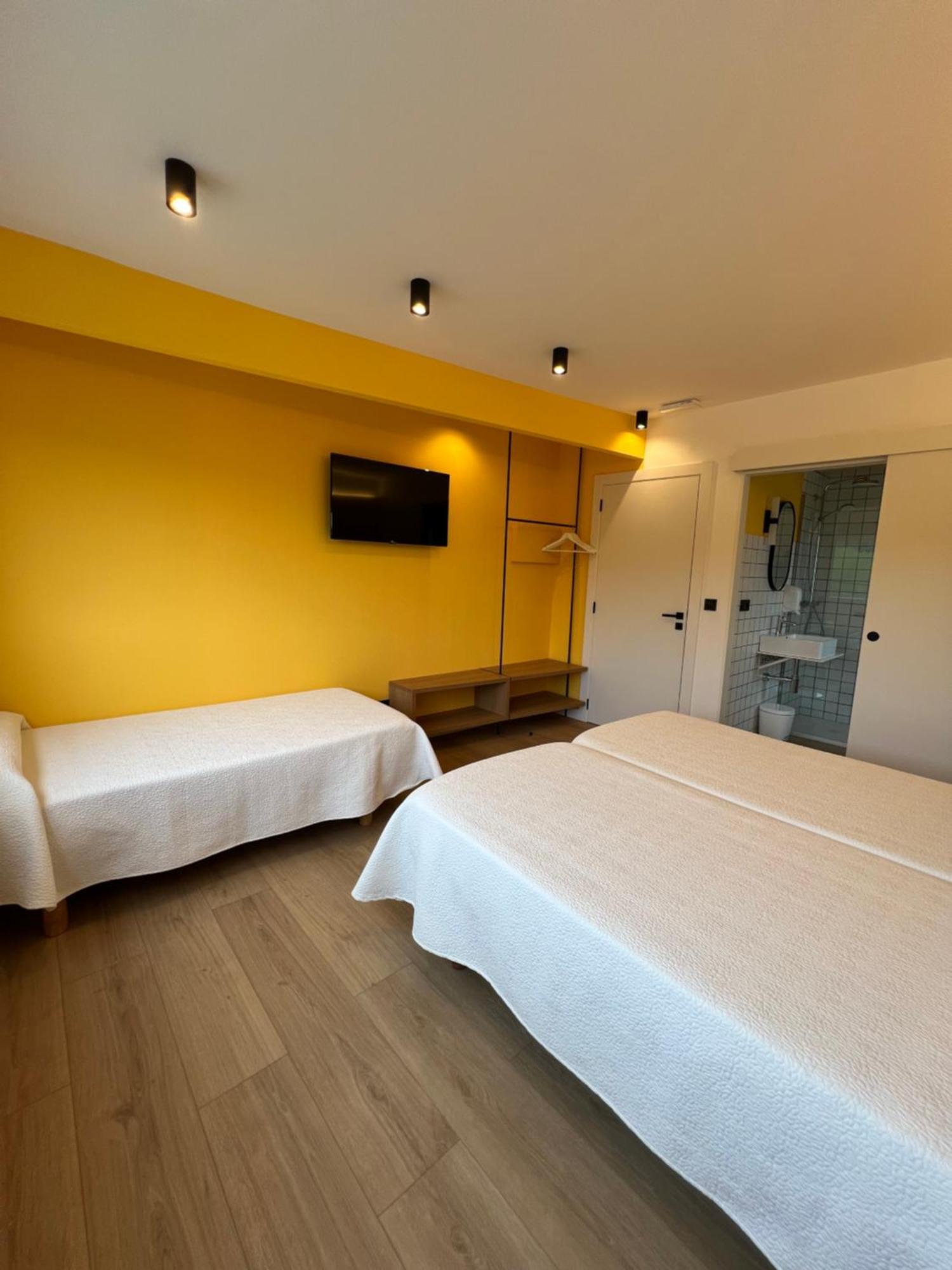 Albergue O Burgo โอ เปโดรว์โซ ภายนอก รูปภาพ